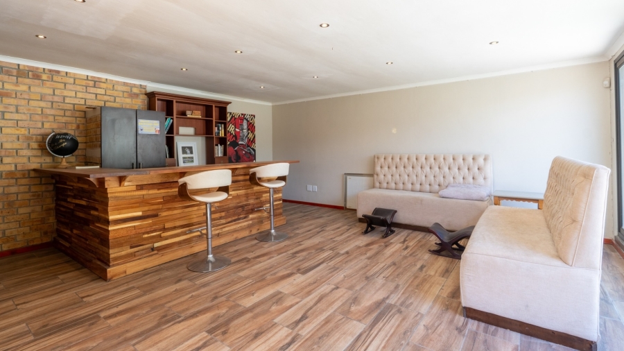 4 Bedroom Property for Sale in De Zoete Inval Western Cape